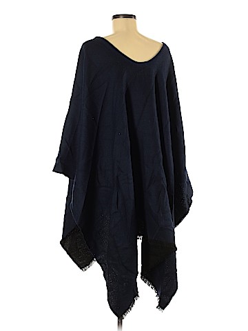 Cuyana Poncho (view 2)