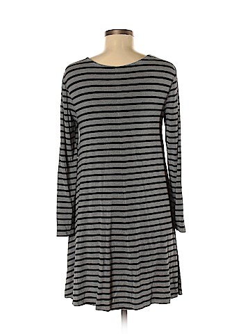 Old Navy Casual Dress (view 2)