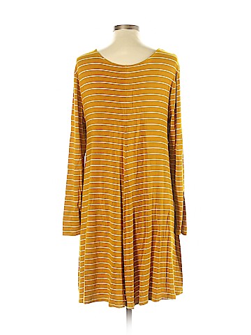 Old Navy Casual Dress (view 2)