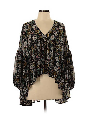 Romeo & Juliet Couture 3/4 Sleeve Blouse (view 1)