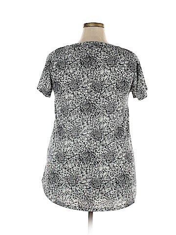 Lularoe Short Sleeve T-Shirt (view 2)