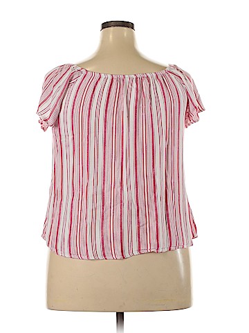 No Boundaries Short Sleeve Blouse (view 2)