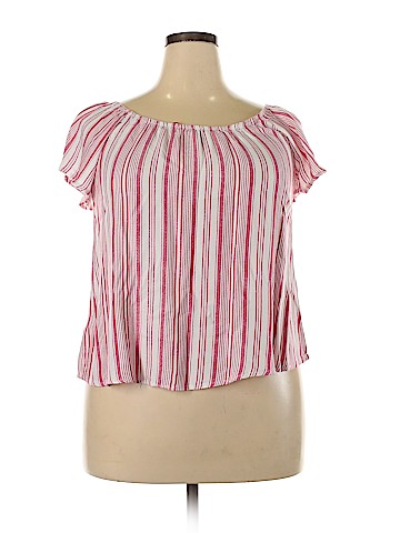 No Boundaries Short Sleeve Blouse (view 1)