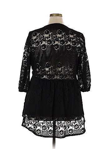 Eyeshadow 3/4 Sleeve Top (view 2)