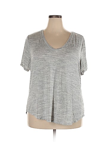 Old Navy Short Sleeve T-Shirt (view 1)