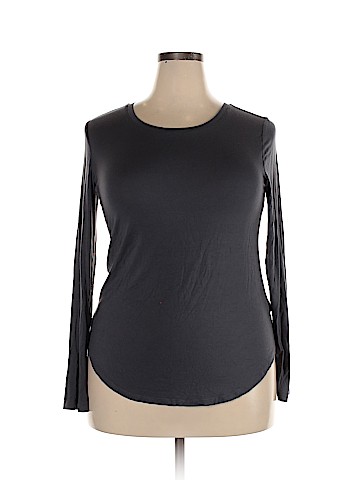 Old Navy Long Sleeve T-Shirt (view 1)