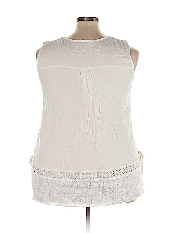 Weekend Suzanne Betro Sleeveless Blouse (view 2)