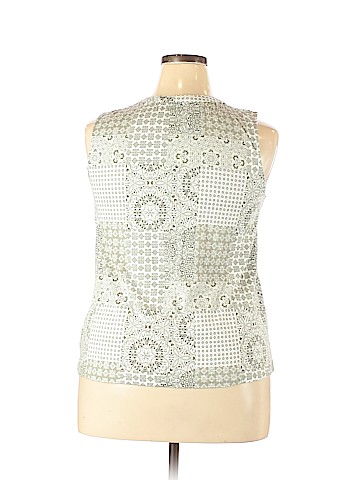 Croft & Barrow Plus Sleeveless Henley (view 2)