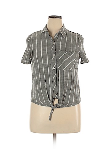 Universal Thread Short Sleeve Button-Down Shirt (view 1)