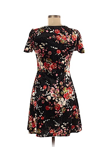 Urban Outfitters Casual Dress (view 2)