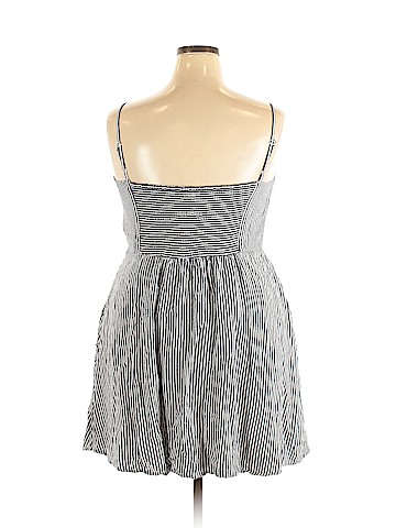 Old Navy Casual Dress (view 2)