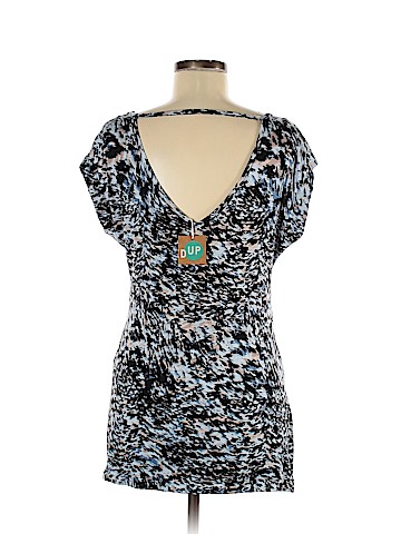 Jennifer Lopez Short Sleeve Top (view 2)