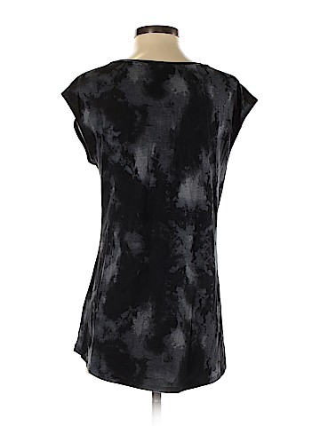 Lisa Rinna Short Sleeve T-Shirt (view 2)