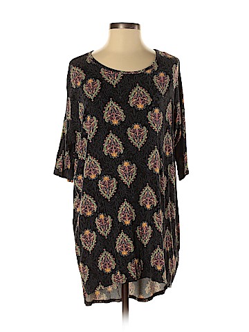 Lularoe Short Sleeve T-Shirt (view 1)