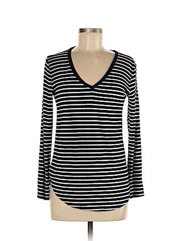 Old Navy Long Sleeve T-Shirt (view 1)