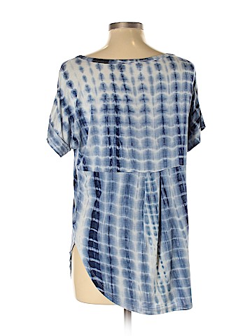 Lucy & Laurel Short Sleeve T-Shirt (view 2)