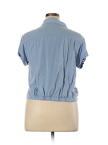 No Boundaries Short Sleeve Blouse (view 2)