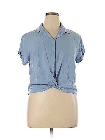 No Boundaries Short Sleeve Blouse (view 1)