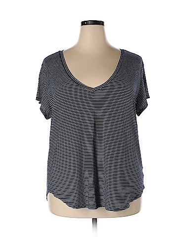 American Eagle Outfitters Short Sleeve T-Shirt (view 1)