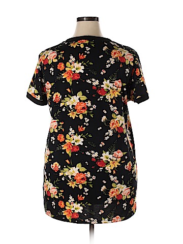 Lularoe Short Sleeve T-Shirt (view 2)