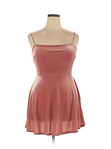 Urban Outfitters Casual Dress (view 1)
