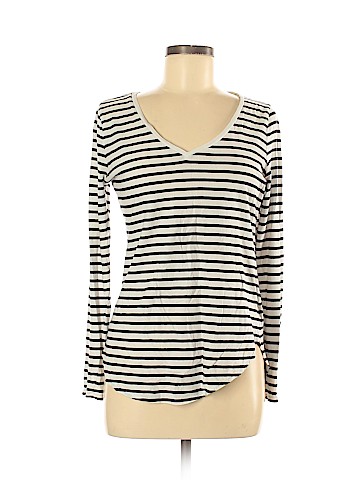 Old Navy Long Sleeve T-Shirt (view 1)