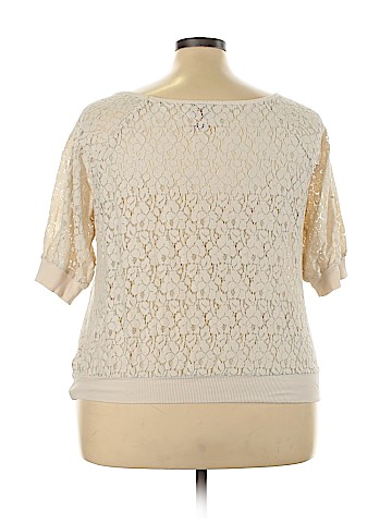 Eyeshadow 3/4 Sleeve Blouse (view 2)