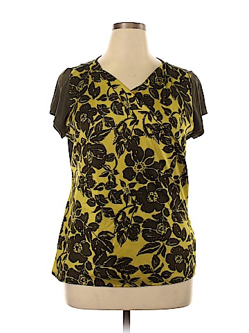 The Limited Sleeveless Top (view 1)