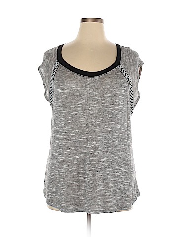 Maurices Short Sleeve T-Shirt (view 1)