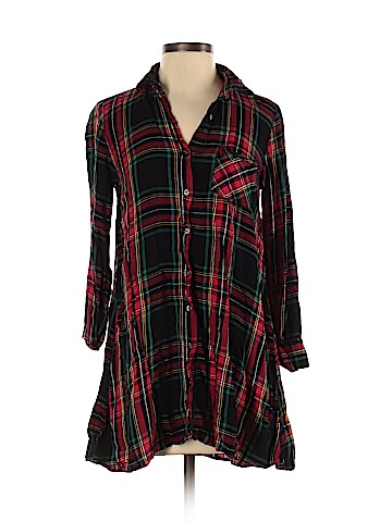 Old Navy Long Sleeve Button-Down Shirt (view 1)