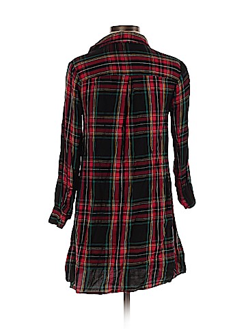 Old Navy Long Sleeve Button-Down Shirt (view 2)