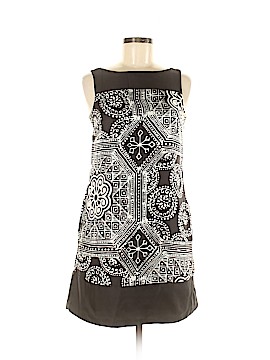 White House Black Market Size 2