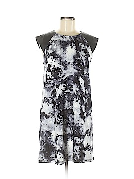 Red Saks Fifth Avenue Size Med