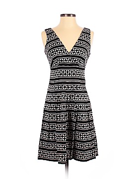 White House Black Market Size 2