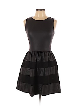 Red Saks Fifth Avenue Size Lg