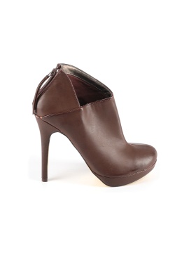 M by Michael Antonio Size 6 1/2