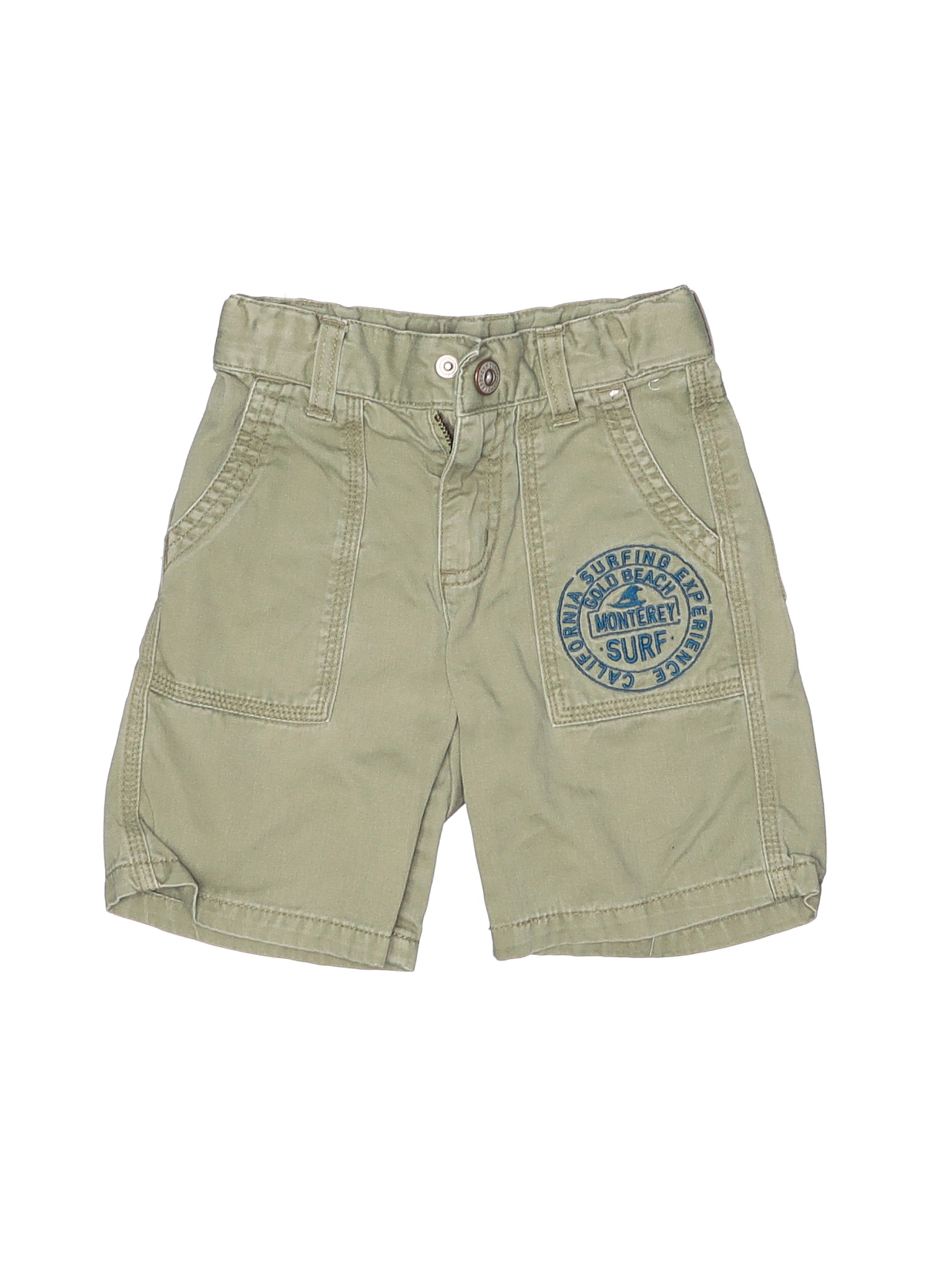 green khaki shorts outfit