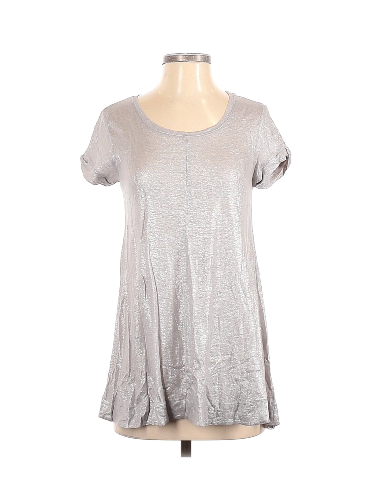 silver short sleeve shirt