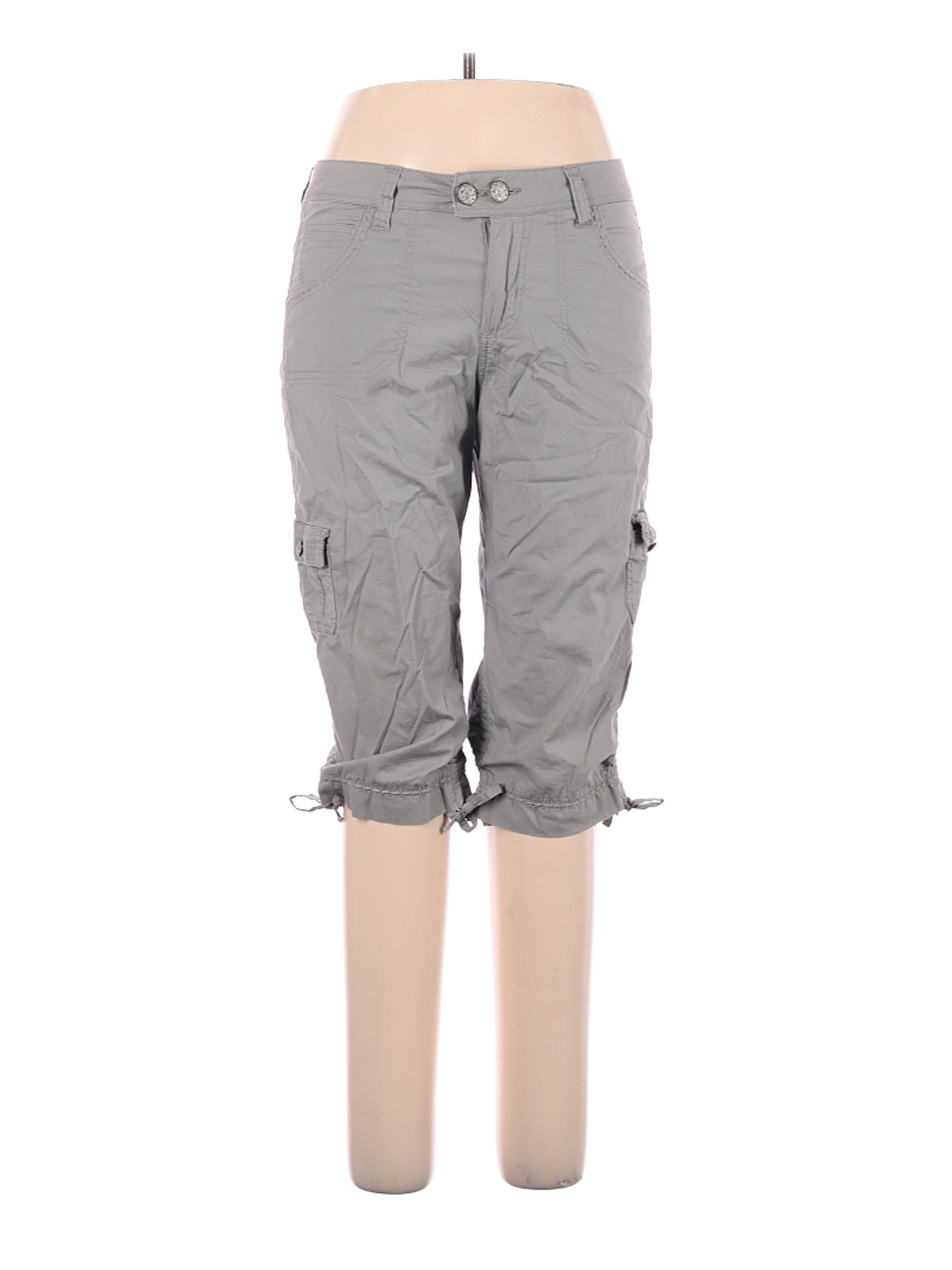 gray cargo pants outfit