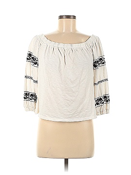 American Eagle Outfitters 3/4 Sleeve Top (view 1)