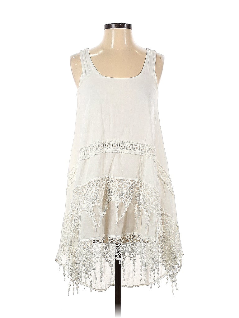 Click to view more detailed imagery on our partner's website Pre-owned Assorted Brands Sleeveless Blouse In White