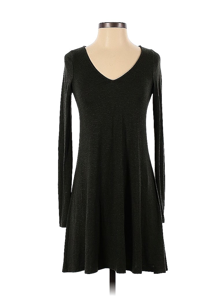 Click to view more detailed imagery on our partner's website Pre-owned Express Casual Dress In Black