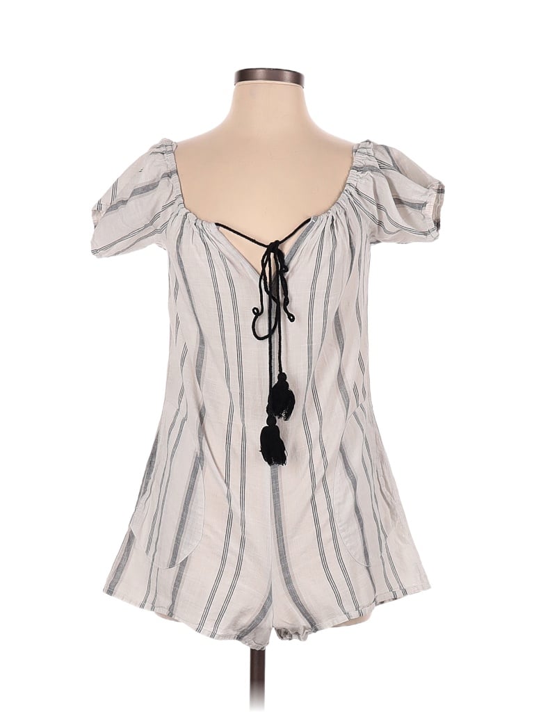 Pre-owned Bcbgeneration Romper In Gray