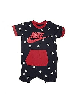Nike Short Sleeve Outfit (view 1)
