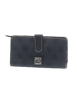 Check it out -- Dooney & Bourke Clutch for $38.99 on thredUP!