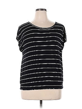 24/7 Maurices Short Sleeve T-Shirt (view 1)