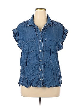 Alison Andrews Short Sleeve Button-Down Shirt (view 1)
