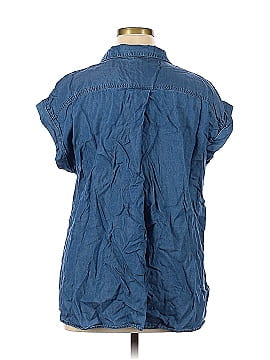 Alison Andrews Short Sleeve Button-Down Shirt (view 2)
