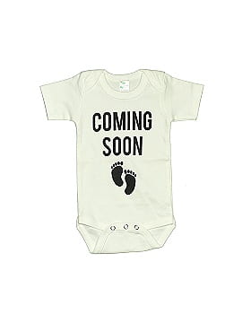 Laughing Giraffe Short Sleeve Onesie (view 1)