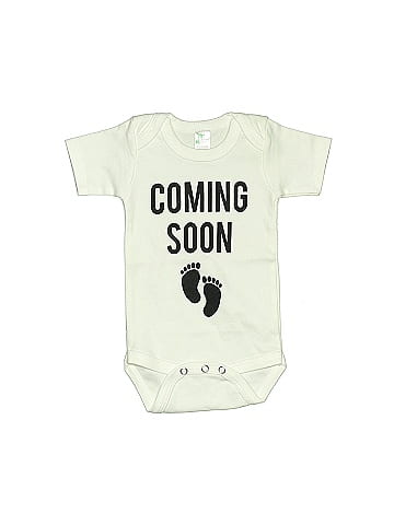 Laughing Giraffe Short Sleeve Onesie (view 1)